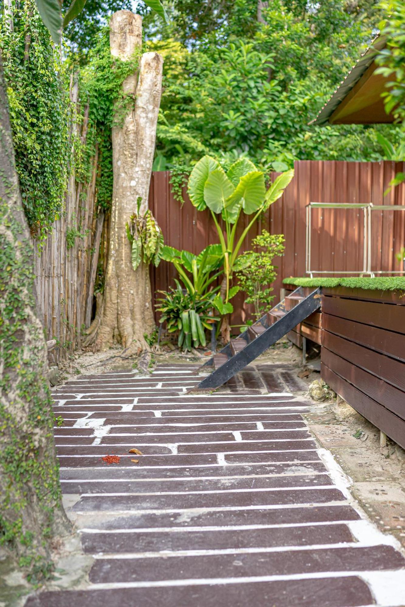 Good Mood Resort Koh Lipe Buitenkant foto